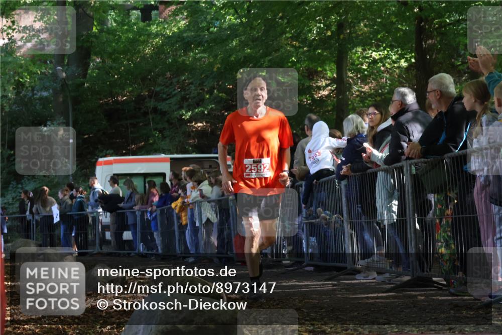 28.09.2025 - 33. Volkslauf durch das schöne Alstertal Strokosch-Dieckow http://msf.ph/oto/8973147 28.09.2025 12:12:22 Ziel 2592 meine-sportfotos.de