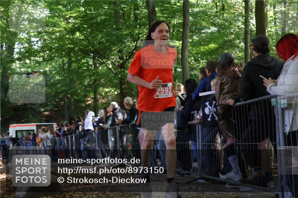 28.09.2025 - 33. Volkslauf durch das schöne Alstertal Strokosch-Dieckow http://msf.ph/oto/8973150 28.09.2025 12:12:24 Ziel 2458, 2592, 2595 meine-sportfotos.de