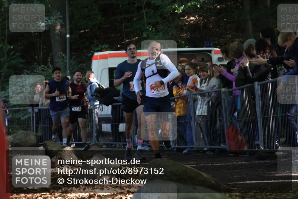 28.09.2025 - 33. Volkslauf durch das schöne Alstertal Strokosch-Dieckow http://msf.ph/oto/8973152 28.09.2025 12:12:28 Ziel 1645, 1710, 2458, 2595 meine-sportfotos.de