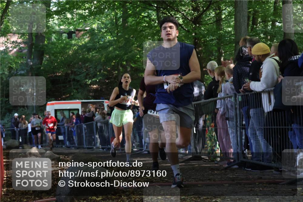 28.09.2025 - 33. Volkslauf durch das schöne Alstertal Strokosch-Dieckow http://msf.ph/oto/8973160 28.09.2025 12:12:36 Ziel 1041, 1645, 1710, 1714, 2373 meine-sportfotos.de
