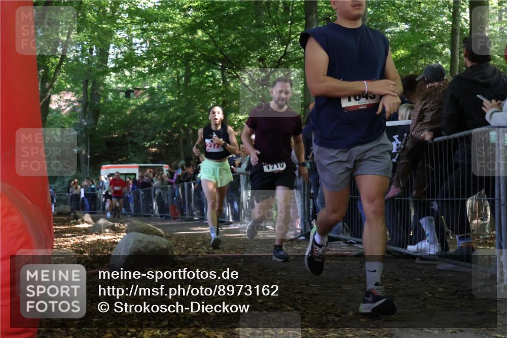 28.09.2025 - 33. Volkslauf durch das schöne Alstertal Strokosch-Dieckow http://msf.ph/oto/8973162 28.09.2025 12:12:37 Ziel 1041, 1645, 1710, 1714, 2373 meine-sportfotos.de