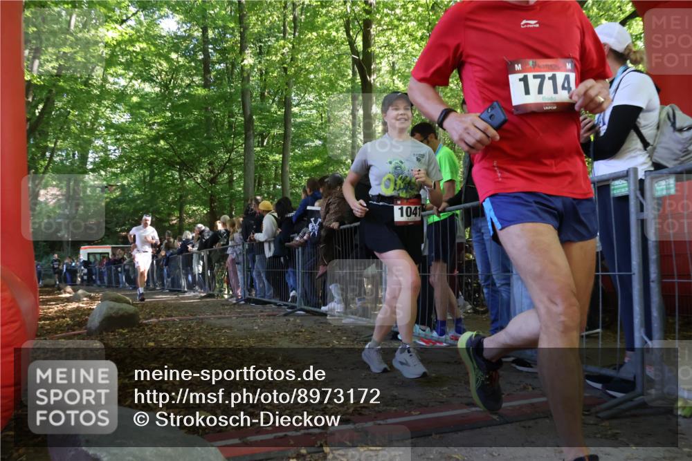 28.09.2025 - 33. Volkslauf durch das schöne Alstertal Strokosch-Dieckow http://msf.ph/oto/8973172 28.09.2025 12:12:46 Ziel 1041, 2094, 2308 meine-sportfotos.de