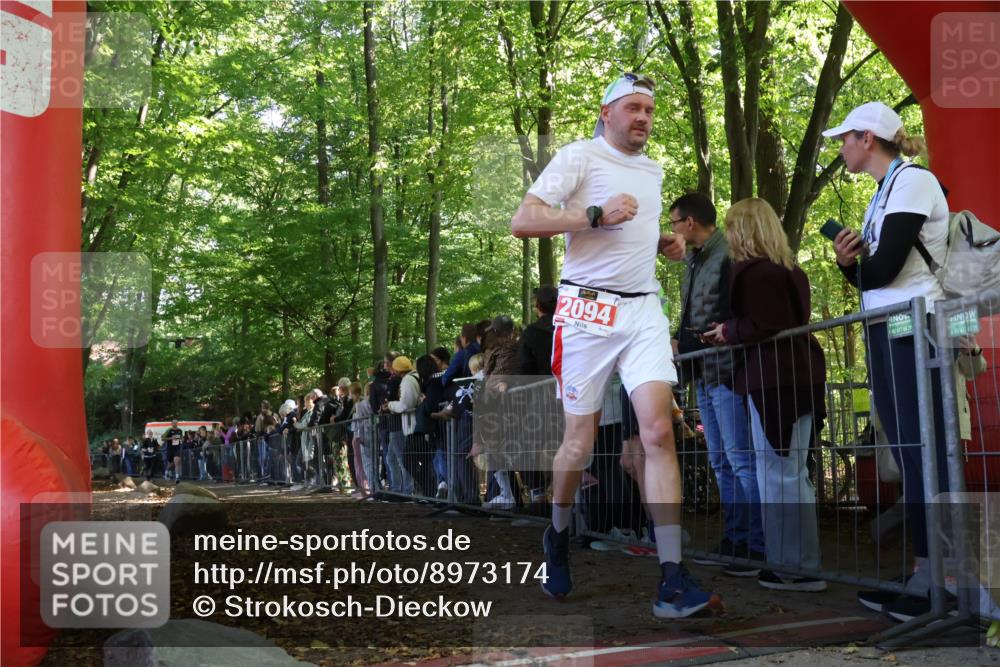 28.09.2025 - 33. Volkslauf durch das schöne Alstertal Strokosch-Dieckow http://msf.ph/oto/8973174 28.09.2025 12:12:49 Ziel 2094, 2231, 2308, 2323 meine-sportfotos.de