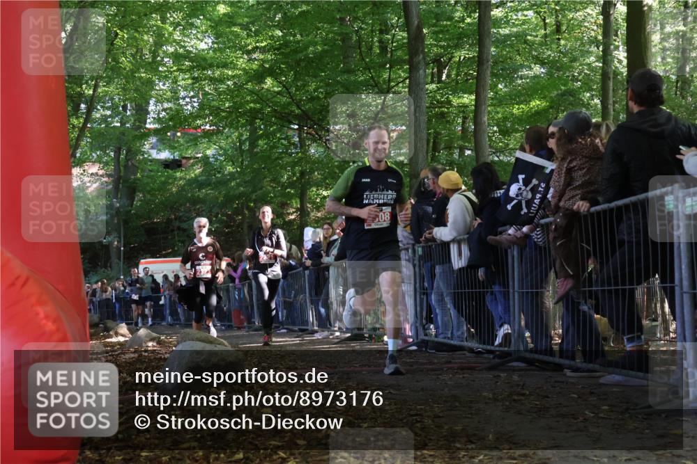 28.09.2025 - 33. Volkslauf durch das schöne Alstertal Strokosch-Dieckow http://msf.ph/oto/8973176 28.09.2025 12:12:54 Ziel 2231, 2308, 2323 meine-sportfotos.de