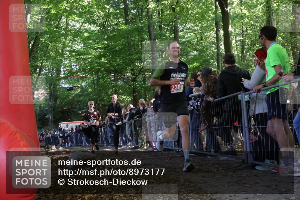 28.09.2025 - 33. Volkslauf durch das schöne Alstertal Strokosch-Dieckow http://msf.ph/oto/8973177 28.09.2025 12:12:55 Ziel 2103, 2231, 2308, 2323 meine-sportfotos.de