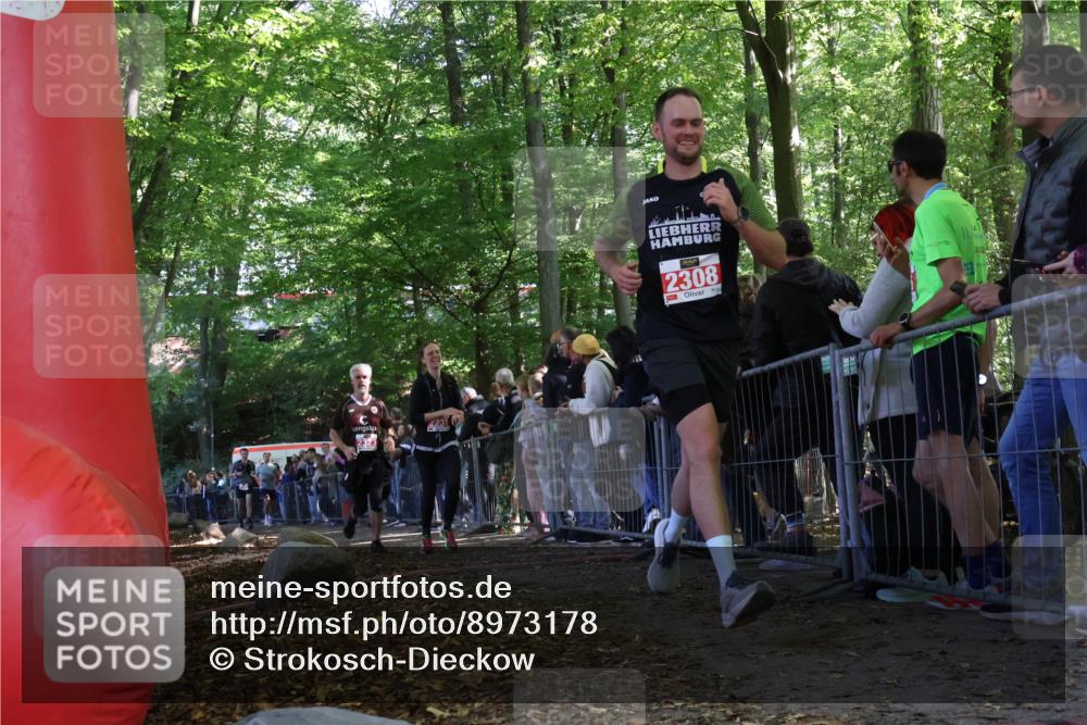 28.09.2025 - 33. Volkslauf durch das schöne Alstertal Strokosch-Dieckow http://msf.ph/oto/8973178 28.09.2025 12:12:55 Ziel 2103, 2231, 2308, 2323 meine-sportfotos.de
