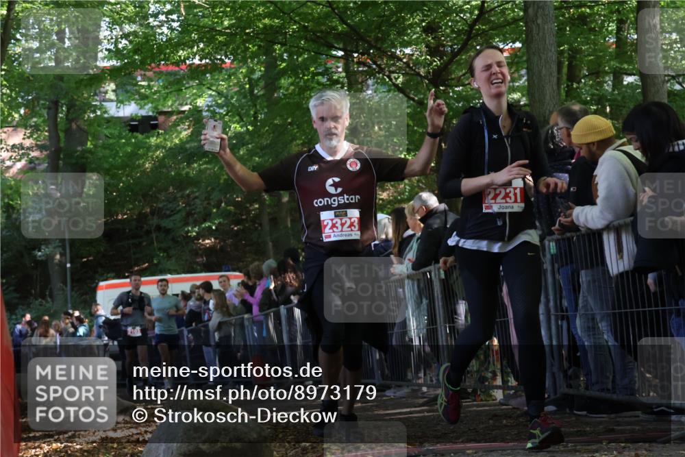 28.09.2025 - 33. Volkslauf durch das schöne Alstertal Strokosch-Dieckow http://msf.ph/oto/8973179 28.09.2025 12:12:56 Ziel 2103, 2231, 2308, 2323 meine-sportfotos.de