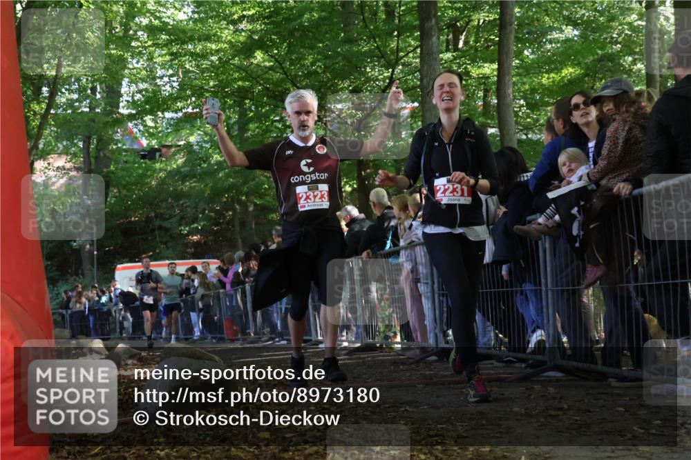 28.09.2025 - 33. Volkslauf durch das schöne Alstertal Strokosch-Dieckow http://msf.ph/oto/8973180 28.09.2025 12:12:57 Ziel 2103, 2231, 2323 meine-sportfotos.de