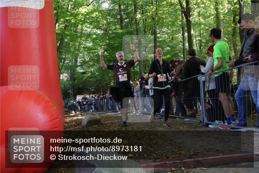 28.09.2025 - 33. Volkslauf durch das schöne Alstertal Strokosch-Dieckow http://msf.ph/oto/8973181 28.09.2025 12:12:57 Ziel 2103, 2231, 2323 meine-sportfotos.de