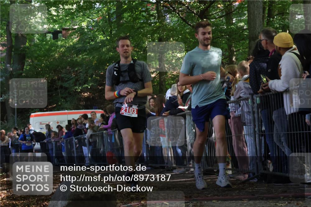 28.09.2025 - 33. Volkslauf durch das schöne Alstertal Strokosch-Dieckow http://msf.ph/oto/8973187 28.09.2025 12:13:02 Ziel 1062, 2103 meine-sportfotos.de
