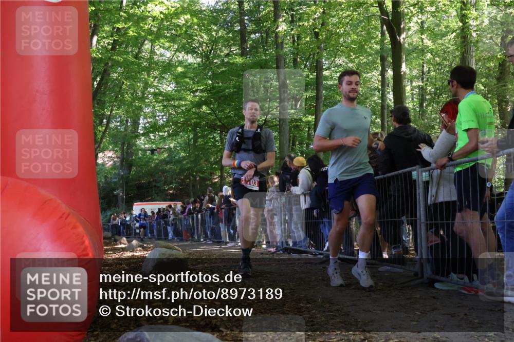 28.09.2025 - 33. Volkslauf durch das schöne Alstertal Strokosch-Dieckow http://msf.ph/oto/8973189 28.09.2025 12:13:04 Ziel 1062, 2103, 2621 meine-sportfotos.de