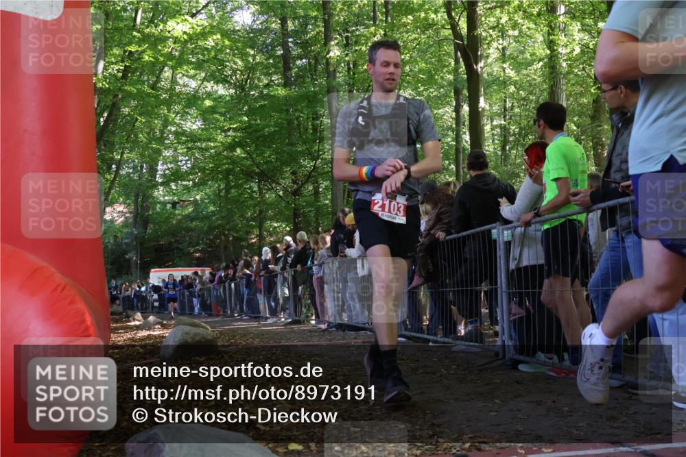 28.09.2025 - 33. Volkslauf durch das schöne Alstertal Strokosch-Dieckow http://msf.ph/oto/8973191 28.09.2025 12:13:05 Ziel 1062, 2103, 2621 meine-sportfotos.de