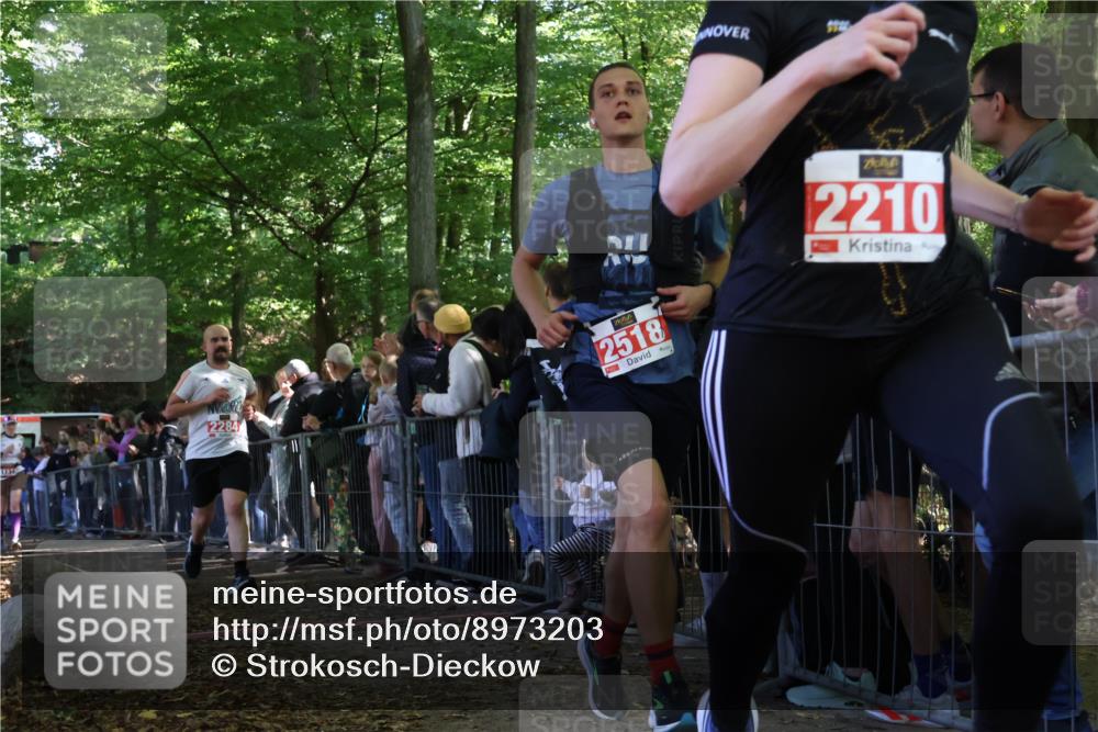 28.09.2025 - 33. Volkslauf durch das schöne Alstertal Strokosch-Dieckow http://msf.ph/oto/8973203 28.09.2025 12:13:46 Ziel 1134, 2210, 2284, 2518 meine-sportfotos.de