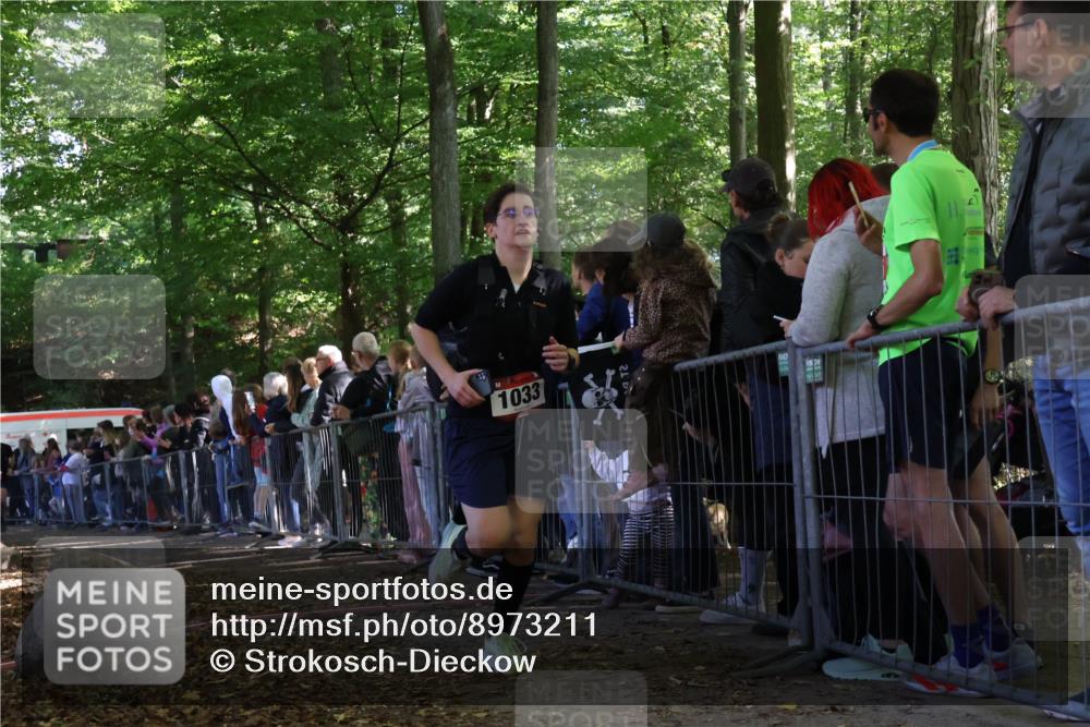 28.09.2025 - 33. Volkslauf durch das schöne Alstertal Strokosch-Dieckow http://msf.ph/oto/8973211 28.09.2025 12:14:01 Ziel 1033, 2017, 2175 meine-sportfotos.de