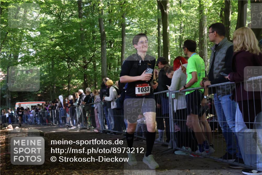 28.09.2025 - 33. Volkslauf durch das schöne Alstertal Strokosch-Dieckow http://msf.ph/oto/8973212 28.09.2025 12:14:01 Ziel 1033, 2017, 2175 meine-sportfotos.de
