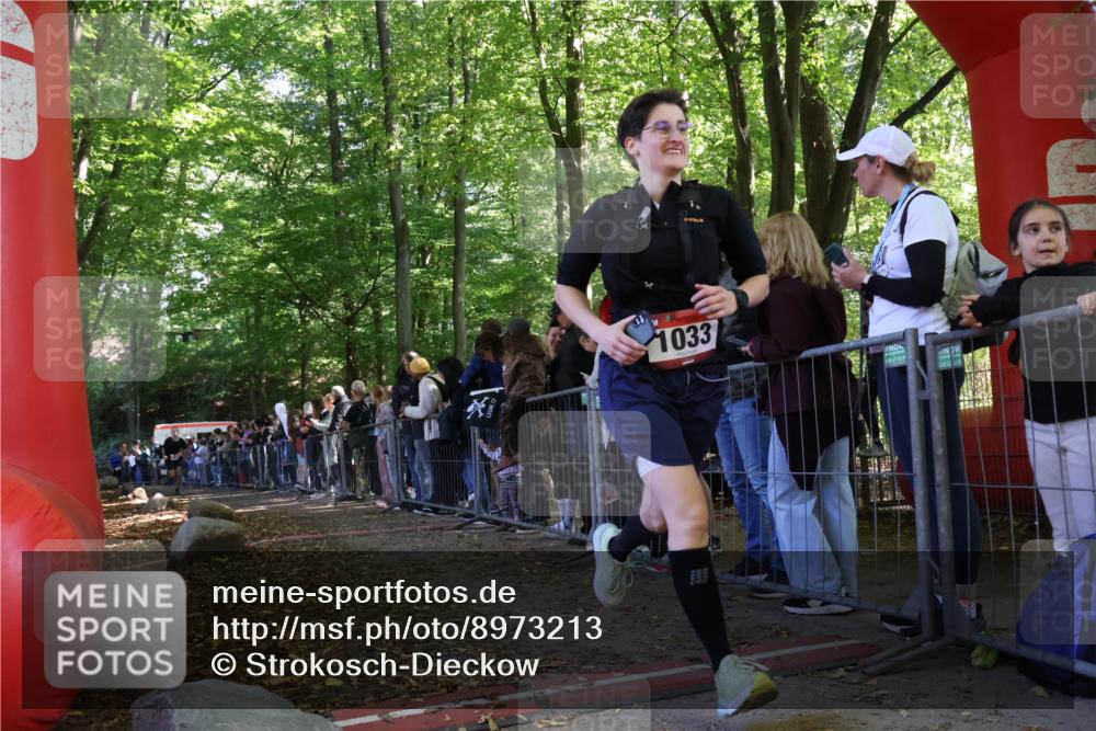 28.09.2025 - 33. Volkslauf durch das schöne Alstertal Strokosch-Dieckow http://msf.ph/oto/8973213 28.09.2025 12:14:02 Ziel 1076, 2017, 2175 meine-sportfotos.de