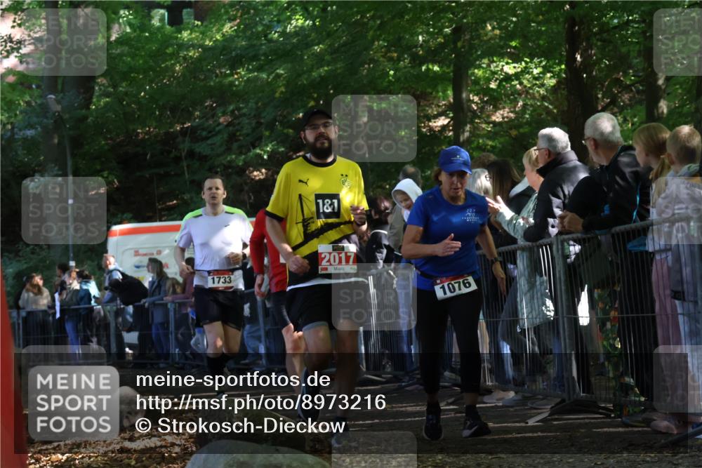 28.09.2025 - 33. Volkslauf durch das schöne Alstertal Strokosch-Dieckow http://msf.ph/oto/8973216 28.09.2025 12:14:09 Ziel 1076, 1720, 1733, 2017 meine-sportfotos.de