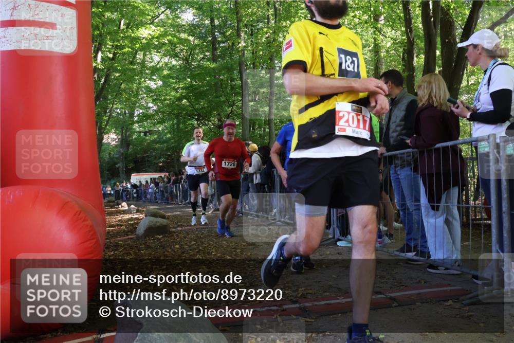 28.09.2025 - 33. Volkslauf durch das schöne Alstertal Strokosch-Dieckow http://msf.ph/oto/8973220 28.09.2025 12:14:12 Ziel 1076, 1720, 1733 meine-sportfotos.de