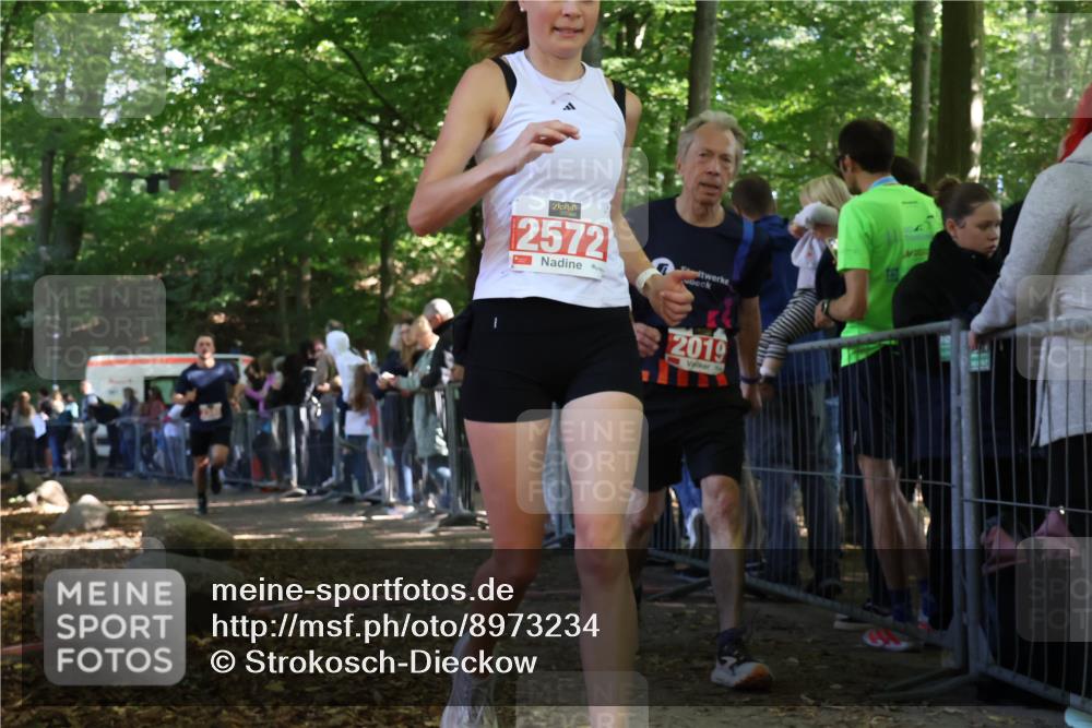 28.09.2025 - 33. Volkslauf durch das schöne Alstertal Strokosch-Dieckow http://msf.ph/oto/8973234 28.09.2025 12:14:29 Ziel 1056, 2019, 2340 meine-sportfotos.de