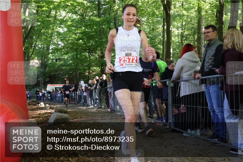 28.09.2025 - 33. Volkslauf durch das schöne Alstertal Strokosch-Dieckow http://msf.ph/oto/8973235 28.09.2025 12:14:30 Ziel 1056, 1086, 2340 meine-sportfotos.de