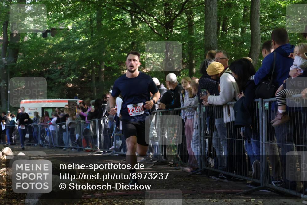 28.09.2025 - 33. Volkslauf durch das schöne Alstertal Strokosch-Dieckow http://msf.ph/oto/8973237 28.09.2025 12:14:31 Ziel 1056, 1086, 2340 meine-sportfotos.de