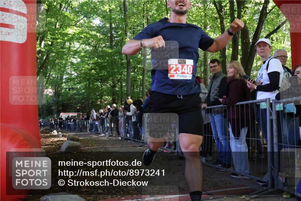 28.09.2025 - 33. Volkslauf durch das schöne Alstertal Strokosch-Dieckow http://msf.ph/oto/8973241 28.09.2025 12:14:33 Ziel 1056, 1086, 1730, 2340 meine-sportfotos.de