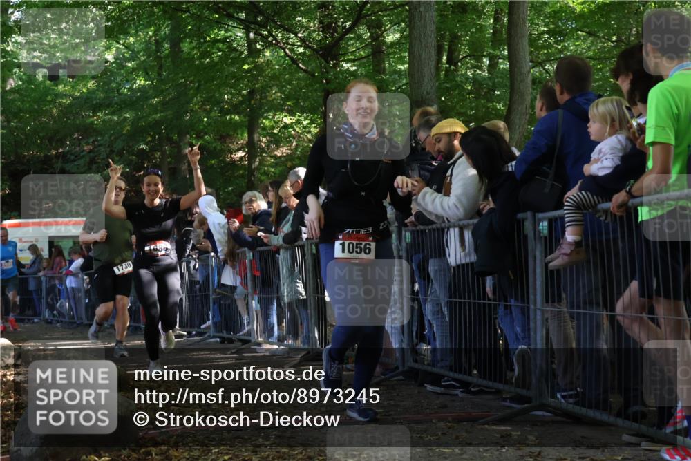 28.09.2025 - 33. Volkslauf durch das schöne Alstertal Strokosch-Dieckow http://msf.ph/oto/8973245 28.09.2025 12:14:38 Ziel 1056, 1086, 1730, 2999 meine-sportfotos.de