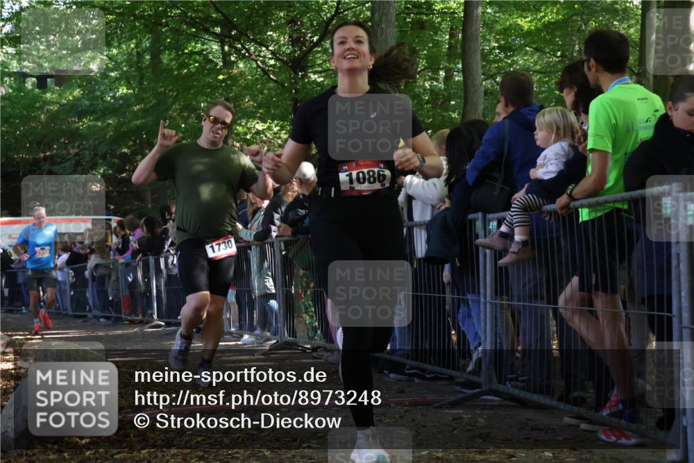 28.09.2025 - 33. Volkslauf durch das schöne Alstertal Strokosch-Dieckow http://msf.ph/oto/8973248 28.09.2025 12:14:40 Ziel 1086, 1730, 2999 meine-sportfotos.de