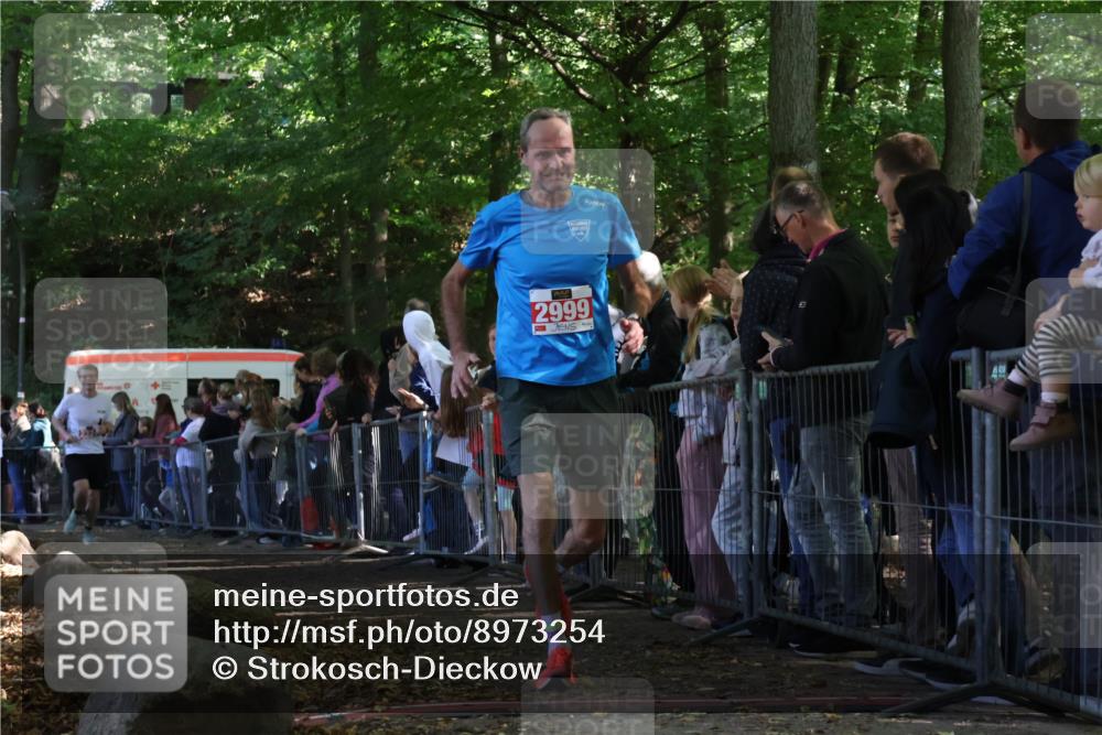28.09.2025 - 33. Volkslauf durch das schöne Alstertal Strokosch-Dieckow http://msf.ph/oto/8973254 28.09.2025 12:14:45 Ziel 2235, 2324, 2999 meine-sportfotos.de
