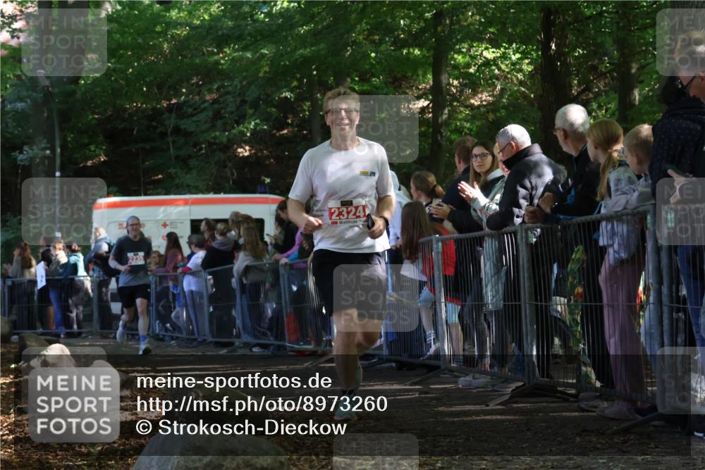 28.09.2025 - 33. Volkslauf durch das schöne Alstertal Strokosch-Dieckow http://msf.ph/oto/8973260 28.09.2025 12:14:49 Ziel 2235, 2324, 2529 meine-sportfotos.de