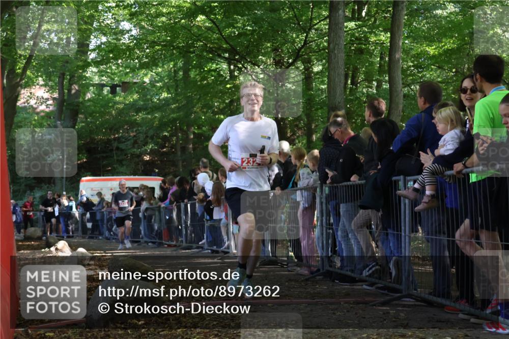 28.09.2025 - 33. Volkslauf durch das schöne Alstertal Strokosch-Dieckow http://msf.ph/oto/8973262 28.09.2025 12:14:50 Ziel 2235, 2324, 2529 meine-sportfotos.de