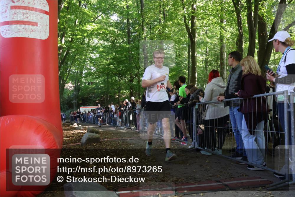 28.09.2025 - 33. Volkslauf durch das schöne Alstertal Strokosch-Dieckow http://msf.ph/oto/8973265 28.09.2025 12:14:52 Ziel 1077, 2235, 2529 meine-sportfotos.de