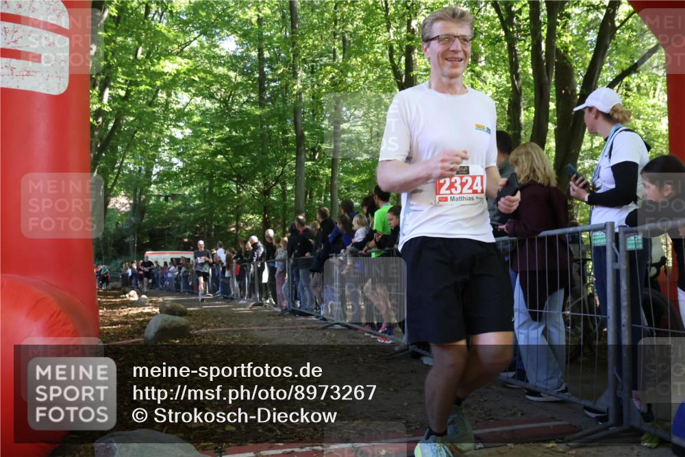28.09.2025 - 33. Volkslauf durch das schöne Alstertal Strokosch-Dieckow http://msf.ph/oto/8973267 28.09.2025 12:14:52 Ziel 1077, 2235, 2529 meine-sportfotos.de