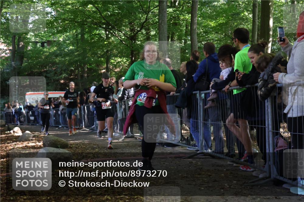 28.09.2025 - 33. Volkslauf durch das schöne Alstertal Strokosch-Dieckow http://msf.ph/oto/8973270 28.09.2025 12:15:03 Ziel 1059, 2270, 3206 meine-sportfotos.de