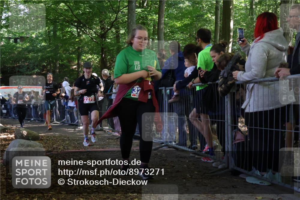 28.09.2025 - 33. Volkslauf durch das schöne Alstertal Strokosch-Dieckow http://msf.ph/oto/8973271 28.09.2025 12:15:03 Ziel 1059, 2270, 3206 meine-sportfotos.de