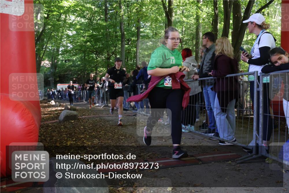 28.09.2025 - 33. Volkslauf durch das schöne Alstertal Strokosch-Dieckow http://msf.ph/oto/8973273 28.09.2025 12:15:04 Ziel 1059, 2270 meine-sportfotos.de