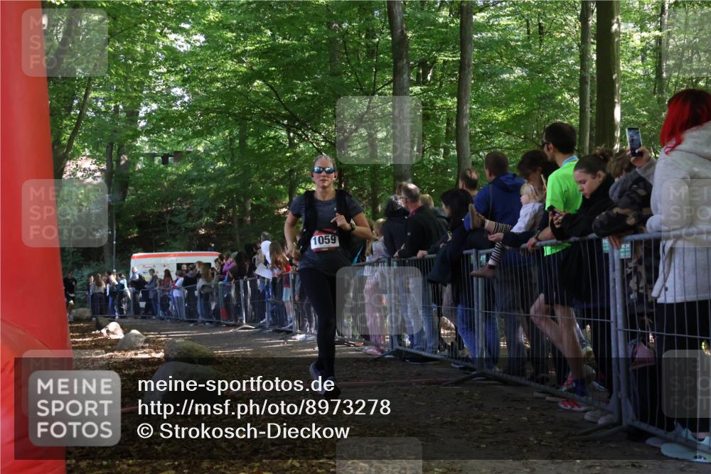 28.09.2025 - 33. Volkslauf durch das schöne Alstertal Strokosch-Dieckow http://msf.ph/oto/8973278 28.09.2025 12:15:08 Ziel 1059, 2451 meine-sportfotos.de