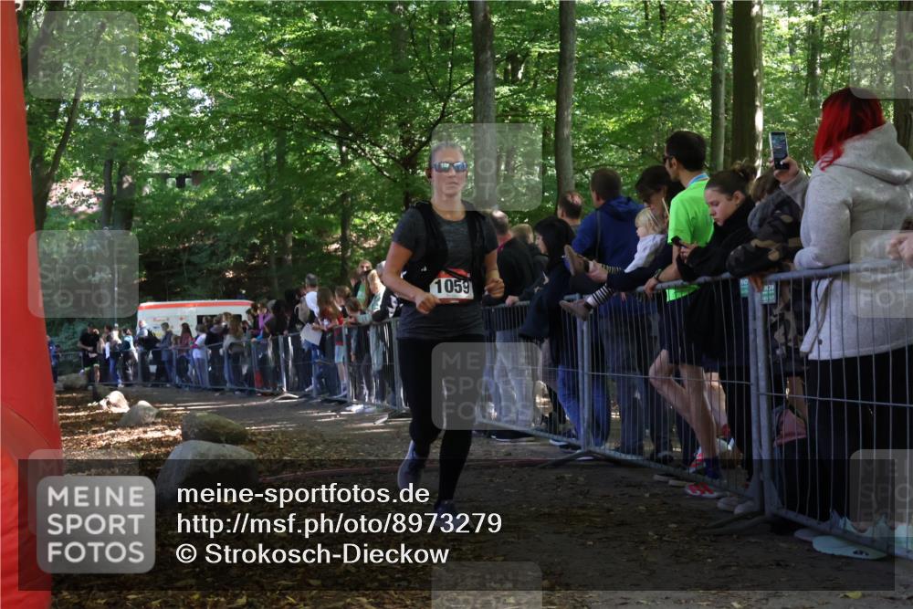 28.09.2025 - 33. Volkslauf durch das schöne Alstertal Strokosch-Dieckow http://msf.ph/oto/8973279 28.09.2025 12:15:08 Ziel 1059, 2451 meine-sportfotos.de