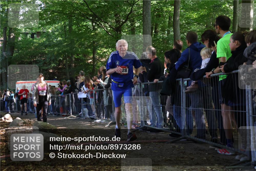 28.09.2025 - 33. Volkslauf durch das schöne Alstertal Strokosch-Dieckow http://msf.ph/oto/8973286 28.09.2025 12:15:24 Ziel 1102, 1687, 1728, 2570, 3245 meine-sportfotos.de