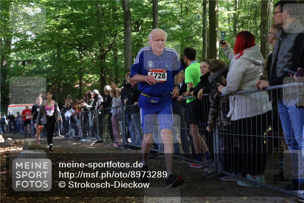 28.09.2025 - 33. Volkslauf durch das schöne Alstertal Strokosch-Dieckow http://msf.ph/oto/8973289 28.09.2025 12:15:25 Ziel 1102, 1687, 2570, 3245 meine-sportfotos.de
