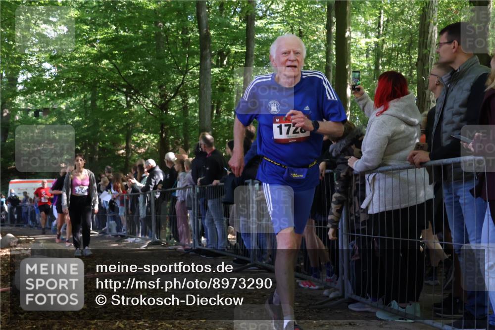 28.09.2025 - 33. Volkslauf durch das schöne Alstertal Strokosch-Dieckow http://msf.ph/oto/8973290 28.09.2025 12:15:25 Ziel 1102, 1687, 2570, 3245 meine-sportfotos.de