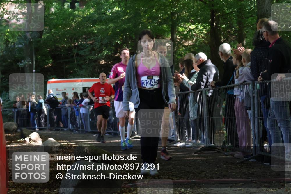 28.09.2025 - 33. Volkslauf durch das schöne Alstertal Strokosch-Dieckow http://msf.ph/oto/8973291 28.09.2025 12:15:27 Ziel 1102, 1687, 2191, 2570, 2593, 3245 meine-sportfotos.de