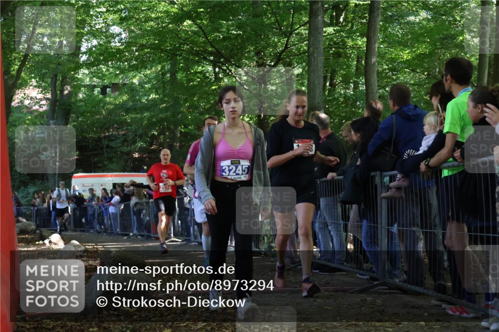 28.09.2025 - 33. Volkslauf durch das schöne Alstertal Strokosch-Dieckow http://msf.ph/oto/8973294 28.09.2025 12:15:28 Ziel 1102, 1687, 2191, 2570, 2593 meine-sportfotos.de