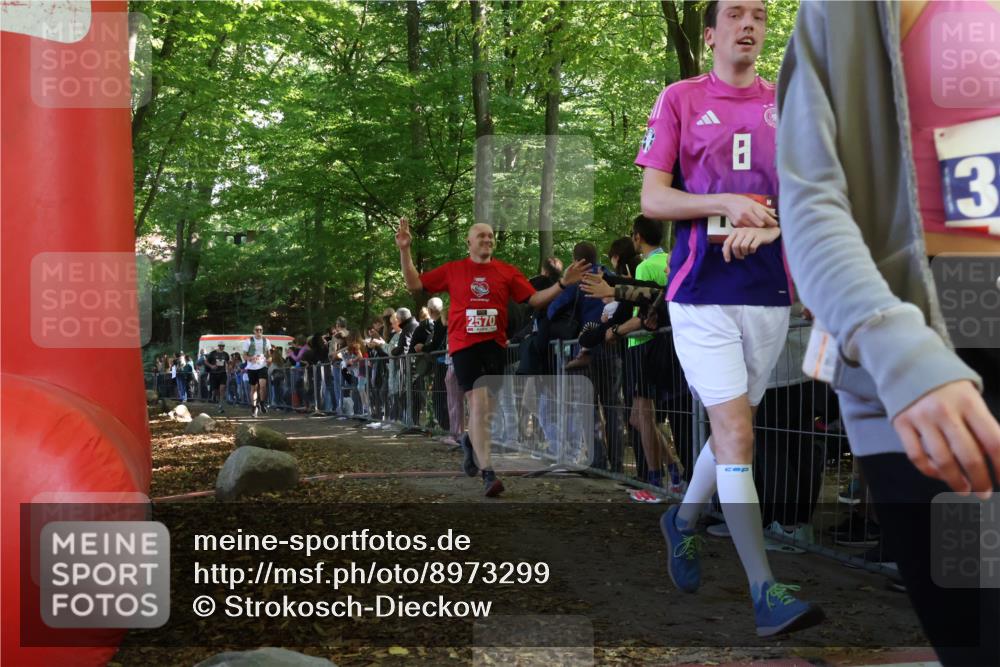 28.09.2025 - 33. Volkslauf durch das schöne Alstertal Strokosch-Dieckow http://msf.ph/oto/8973299 28.09.2025 12:15:31 Ziel 2191, 2570, 2593 meine-sportfotos.de