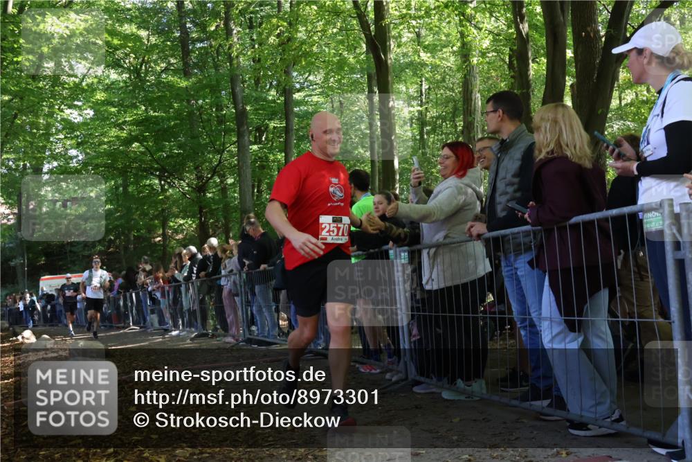 28.09.2025 - 33. Volkslauf durch das schöne Alstertal Strokosch-Dieckow http://msf.ph/oto/8973301 28.09.2025 12:15:32 Ziel 2191, 2570, 2593 meine-sportfotos.de