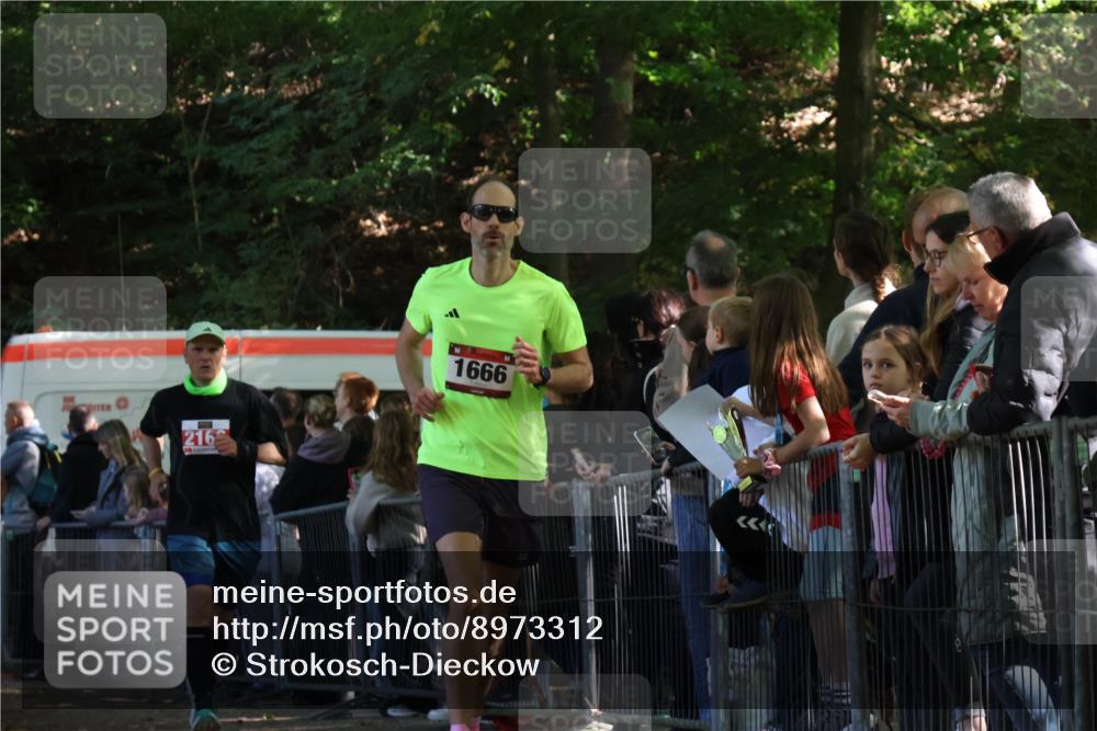28.09.2025 - 33. Volkslauf durch das schöne Alstertal Strokosch-Dieckow http://msf.ph/oto/8973312 28.09.2025 12:15:42 Ziel 1666, 1718, 2166 meine-sportfotos.de