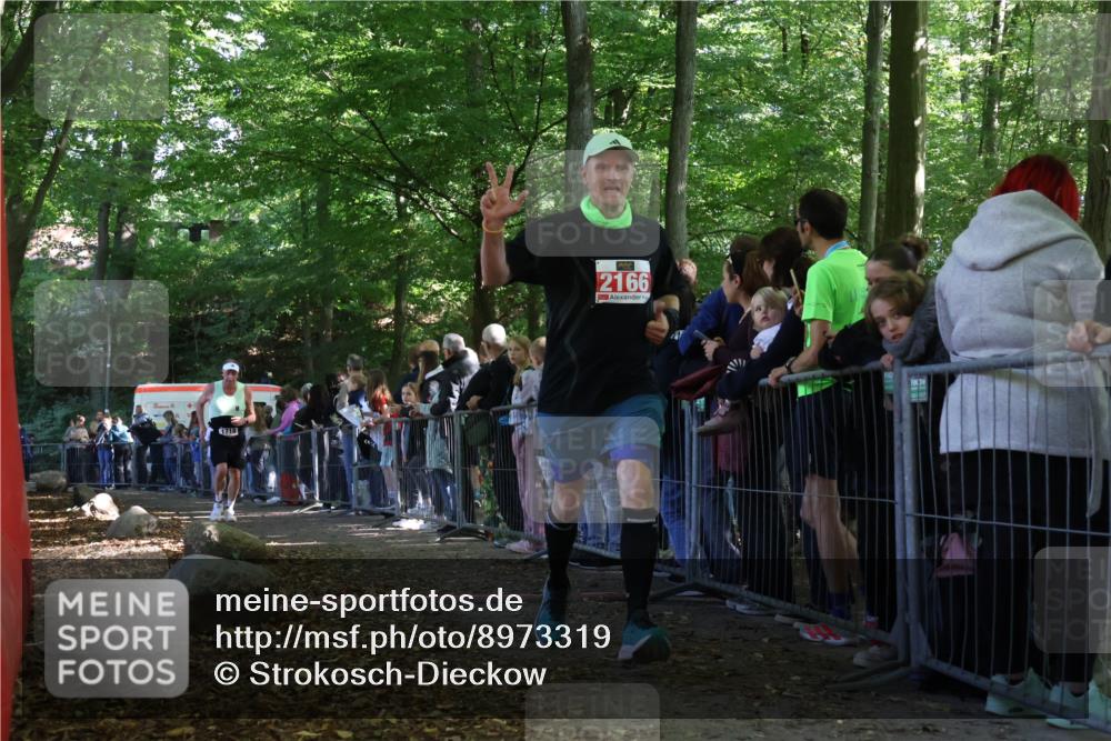 28.09.2025 - 33. Volkslauf durch das schöne Alstertal Strokosch-Dieckow http://msf.ph/oto/8973319 28.09.2025 12:15:47 Ziel 1718, 2166 meine-sportfotos.de