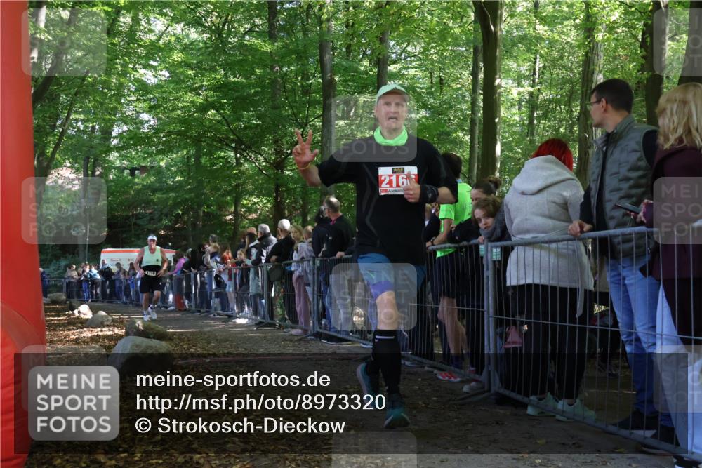 28.09.2025 - 33. Volkslauf durch das schöne Alstertal Strokosch-Dieckow http://msf.ph/oto/8973320 28.09.2025 12:15:47 Ziel 1718, 2166 meine-sportfotos.de