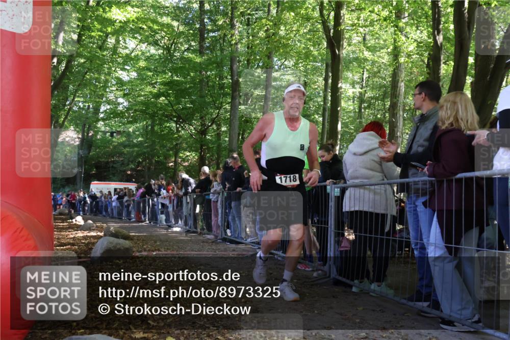 28.09.2025 - 33. Volkslauf durch das schöne Alstertal Strokosch-Dieckow http://msf.ph/oto/8973325 28.09.2025 12:15:52 Ziel 1075, 2300 meine-sportfotos.de