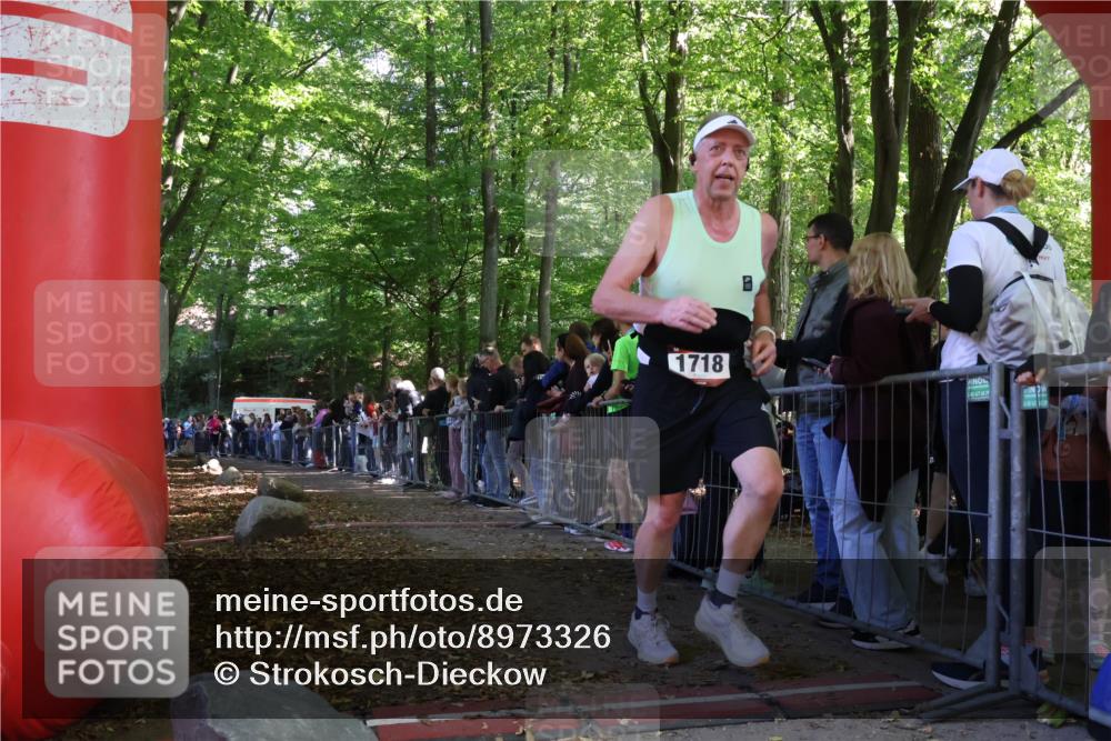 28.09.2025 - 33. Volkslauf durch das schöne Alstertal Strokosch-Dieckow http://msf.ph/oto/8973326 28.09.2025 12:15:52 Ziel 1075, 2300 meine-sportfotos.de